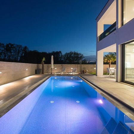 Luxury Villa Weiss - Malinska - Heated Pool - Central Floor Heating In Winter 外观 照片