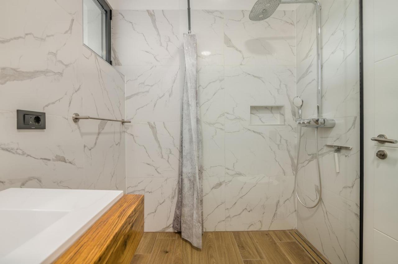 Luxury Villa Weiss - Malinska - Heated Pool - Central Floor Heating In Winter 外观 照片