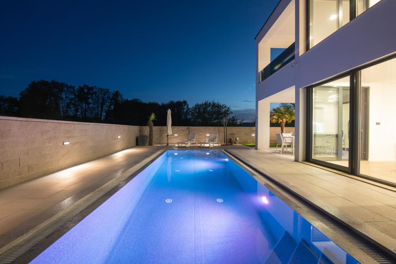 Luxury Villa Weiss - Malinska - Heated Pool - Central Floor Heating In Winter 外观 照片