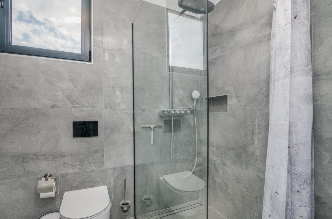 Luxury Villa Weiss - Malinska - Heated Pool - Central Floor Heating In Winter 外观 照片