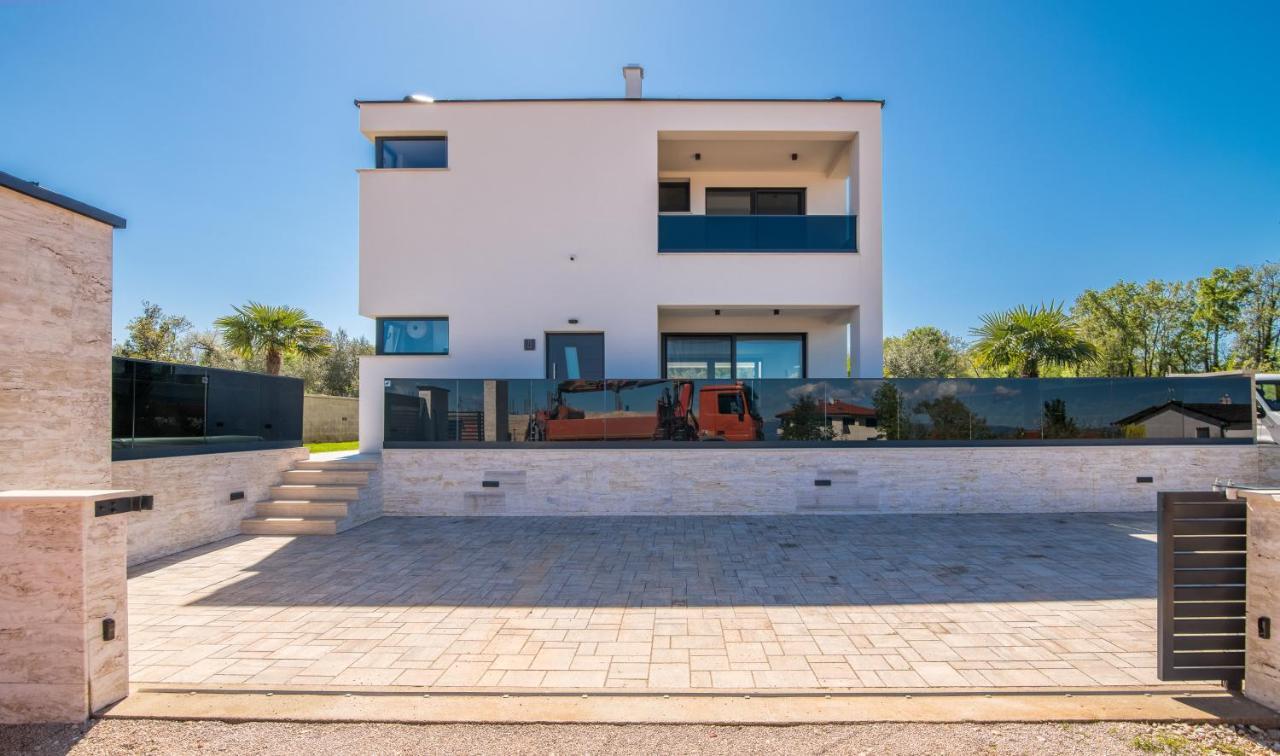 Luxury Villa Weiss - Malinska - Heated Pool - Central Floor Heating In Winter 外观 照片