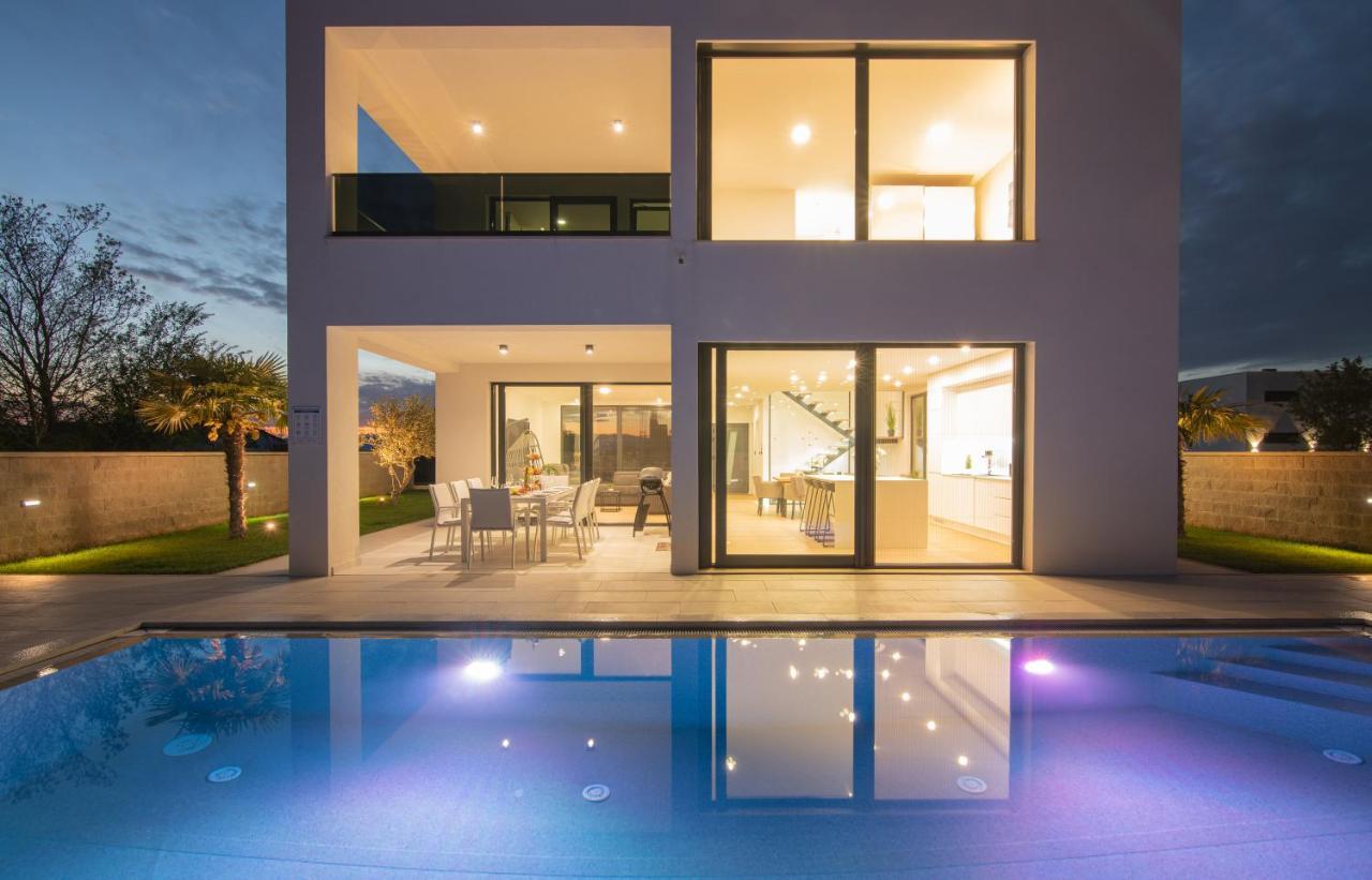Luxury Villa Weiss - Malinska - Heated Pool - Central Floor Heating In Winter 外观 照片