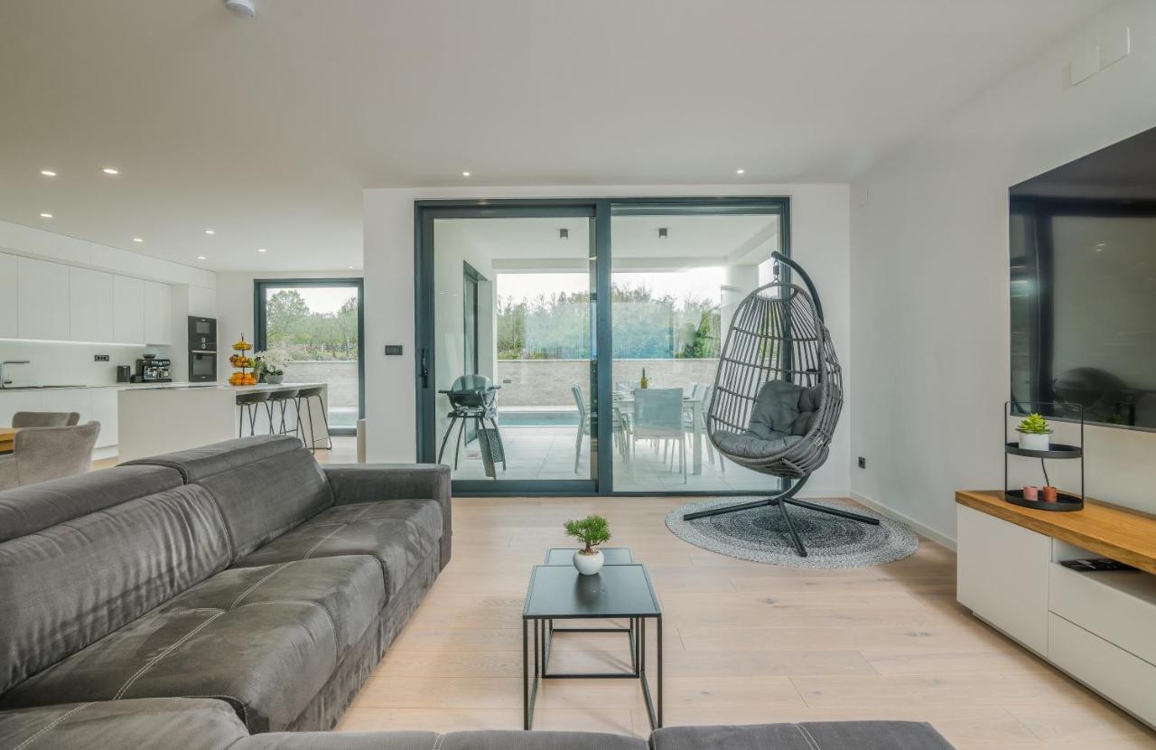 Luxury Villa Weiss - Malinska - Heated Pool - Central Floor Heating In Winter 外观 照片