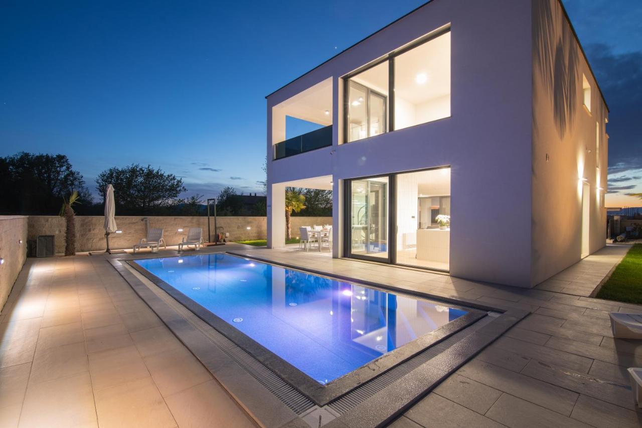 Luxury Villa Weiss - Malinska - Heated Pool - Central Floor Heating In Winter 外观 照片