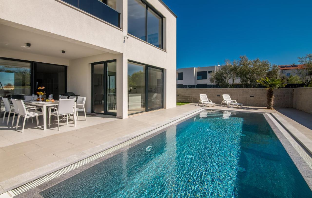 Luxury Villa Weiss - Malinska - Heated Pool - Central Floor Heating In Winter 外观 照片