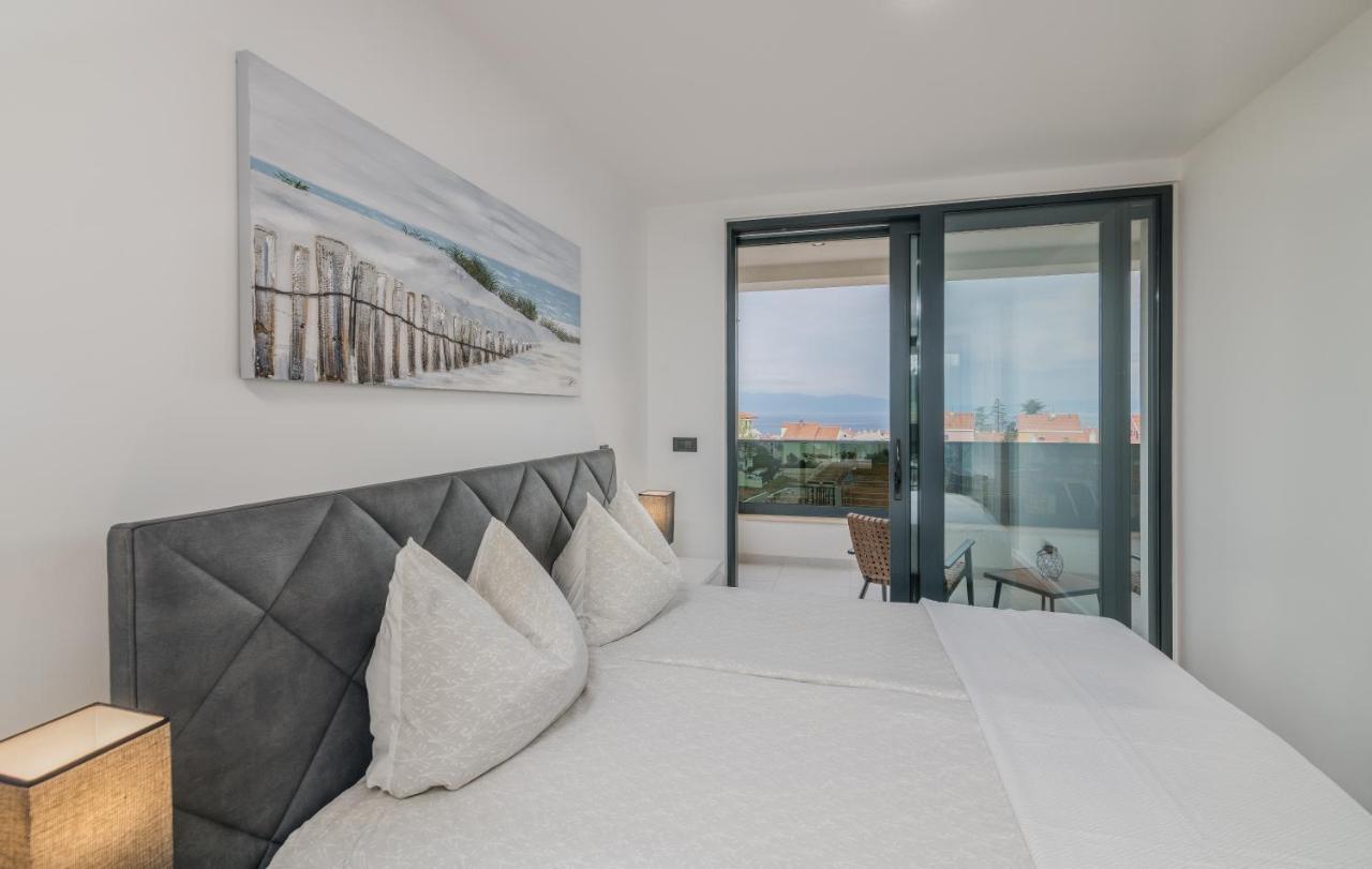 Luxury Villa Weiss - Malinska - Heated Pool - Central Floor Heating In Winter 外观 照片