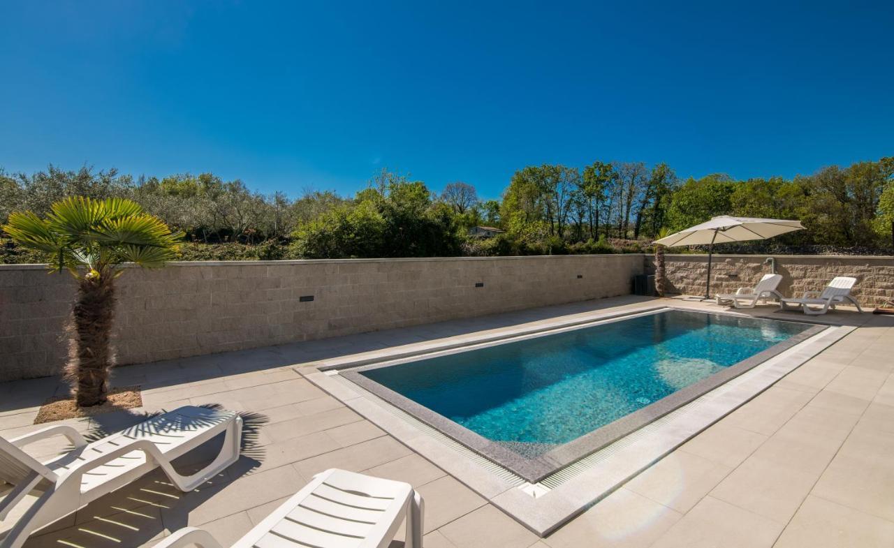 Luxury Villa Weiss - Malinska - Heated Pool - Central Floor Heating In Winter 外观 照片