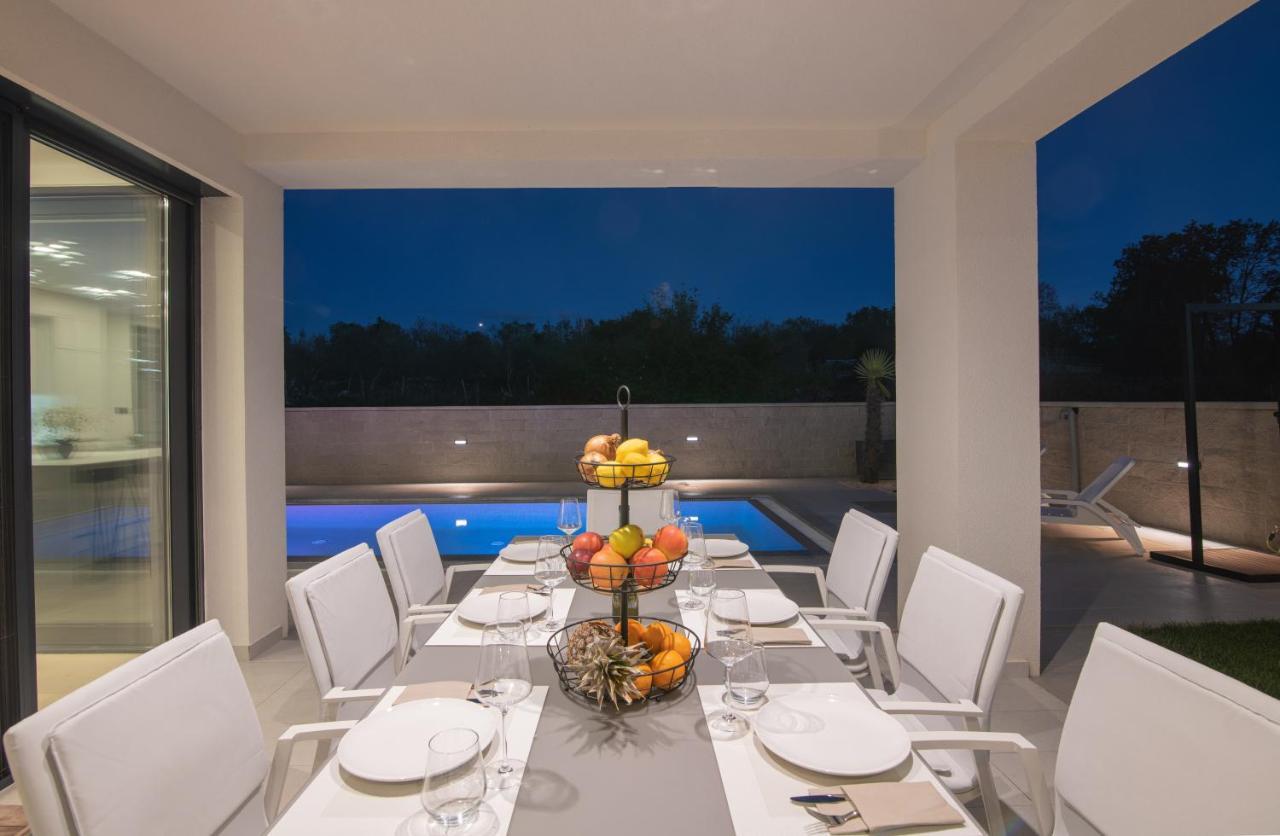 Luxury Villa Weiss - Malinska - Heated Pool - Central Floor Heating In Winter 外观 照片