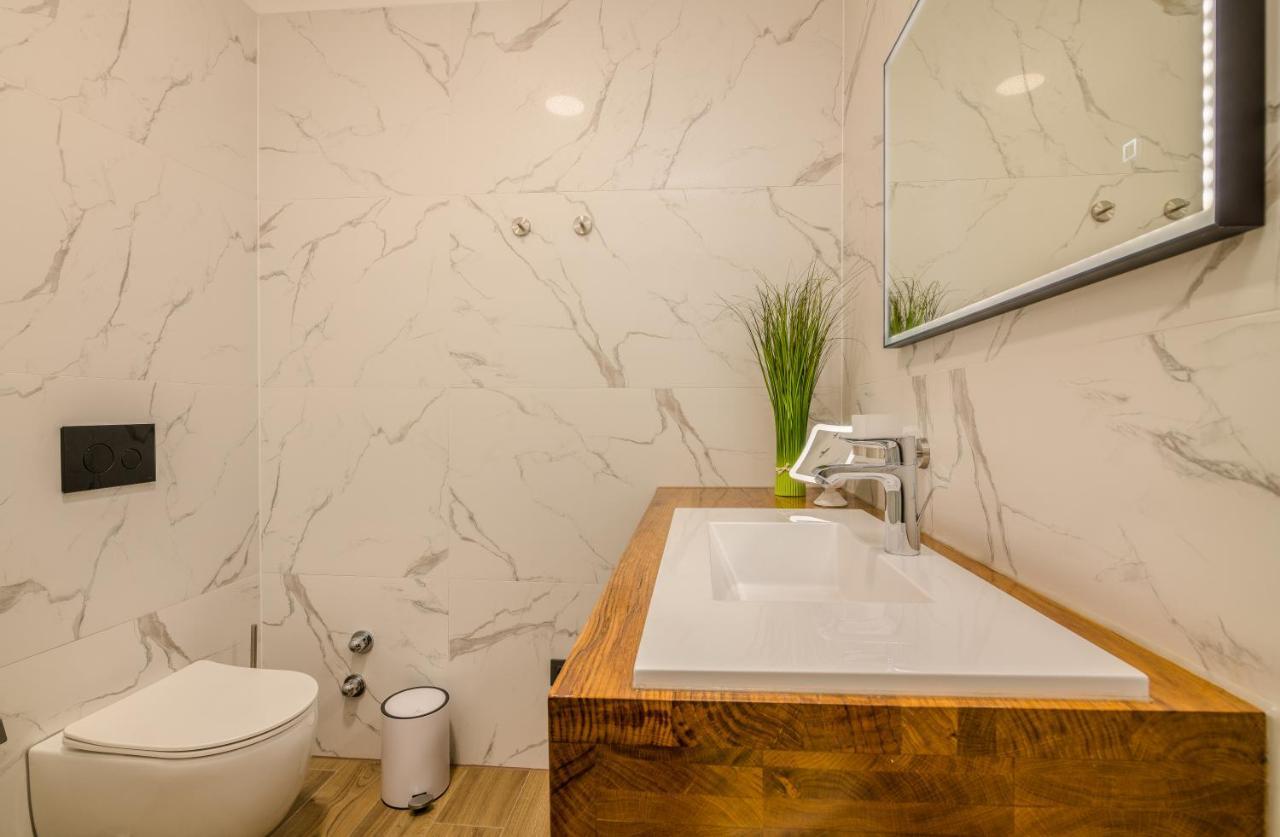 Luxury Villa Weiss - Malinska - Heated Pool - Central Floor Heating In Winter 外观 照片