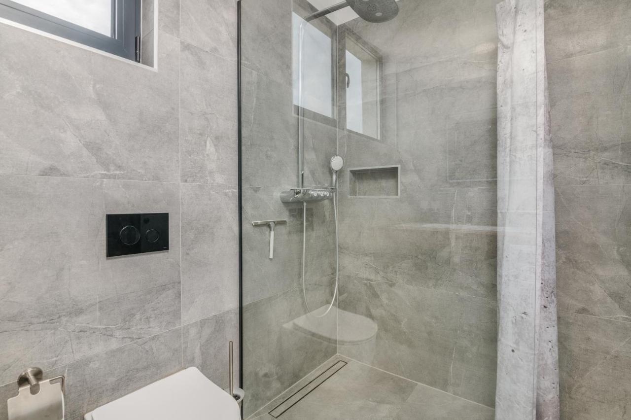 Luxury Villa Weiss - Malinska - Heated Pool - Central Floor Heating In Winter 外观 照片