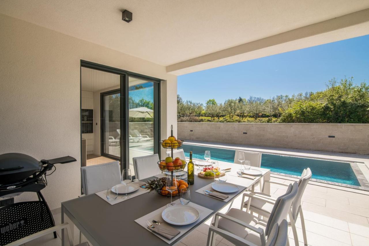 Luxury Villa Weiss - Malinska - Heated Pool - Central Floor Heating In Winter 外观 照片