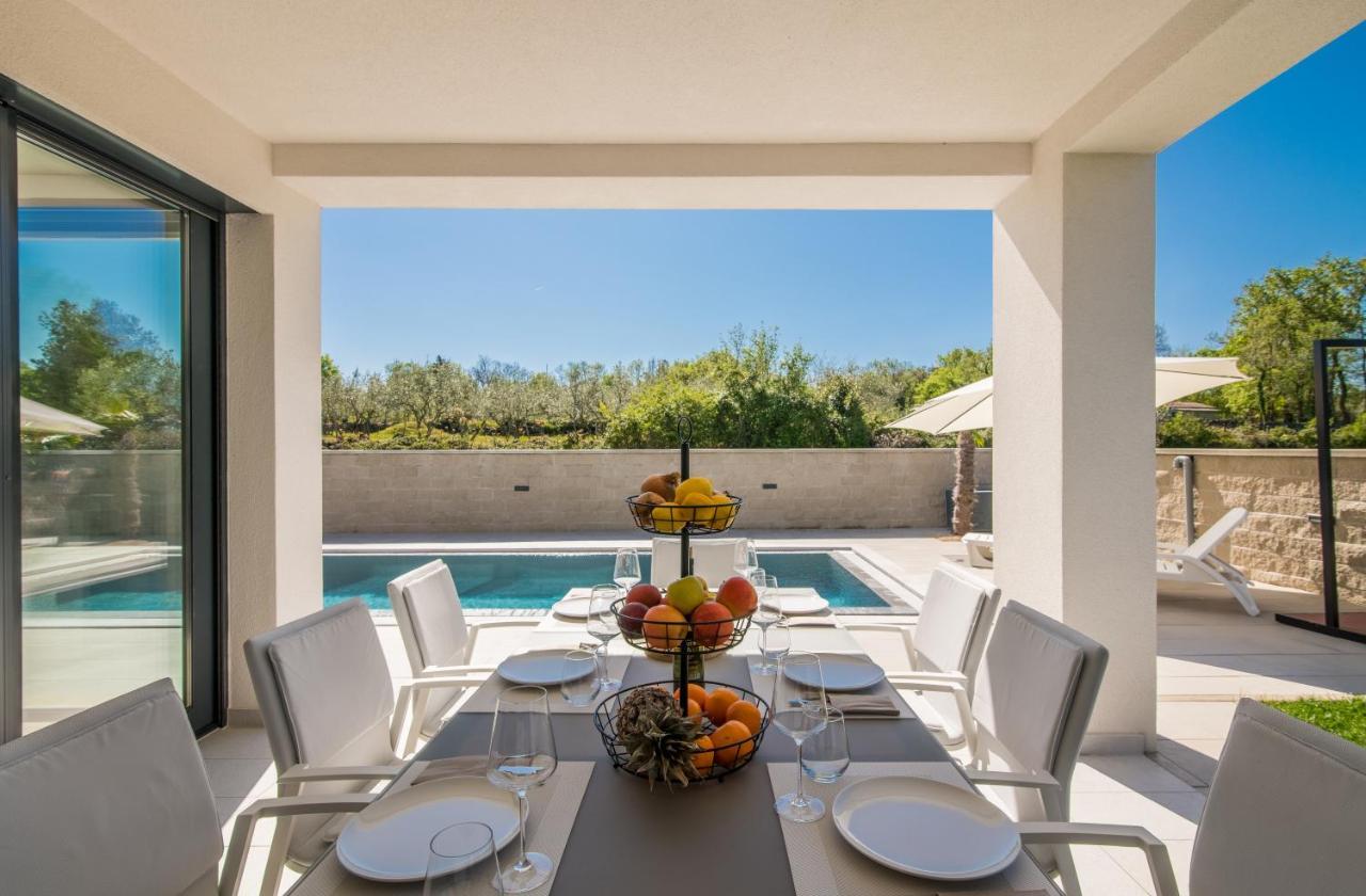 Luxury Villa Weiss - Malinska - Heated Pool - Central Floor Heating In Winter 外观 照片