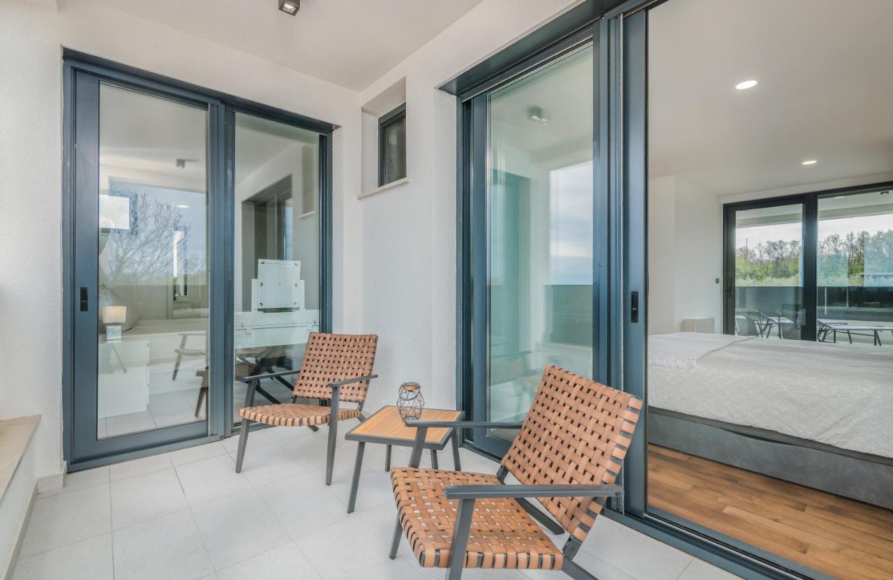 Luxury Villa Weiss - Malinska - Heated Pool - Central Floor Heating In Winter 外观 照片
