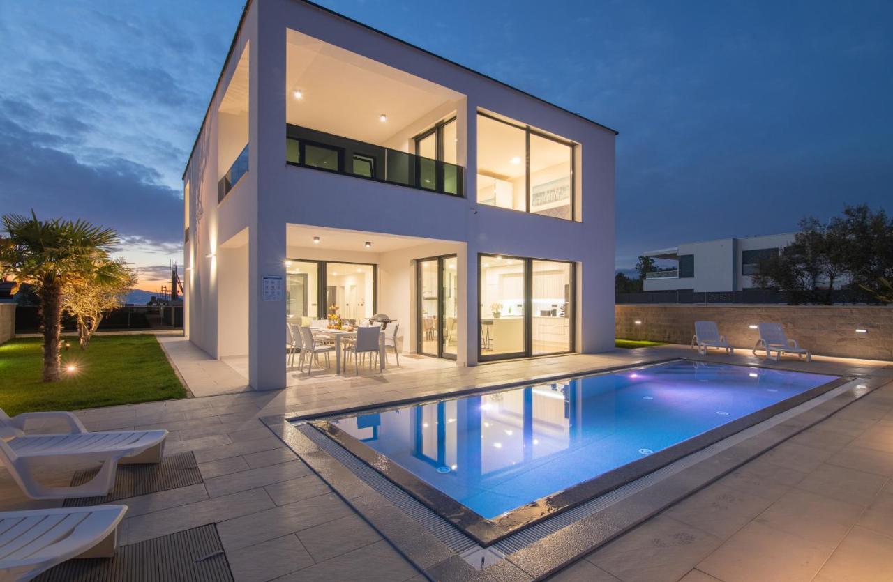 Luxury Villa Weiss - Malinska - Heated Pool - Central Floor Heating In Winter 外观 照片